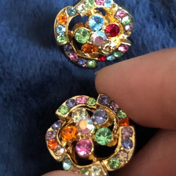 Multicolored Stoned gold toned earrings - Picture 6 of 8